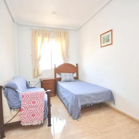 With 3 Bedrooms In With Wonderful City View Balcony And Wifi Apartmán Torrevieja